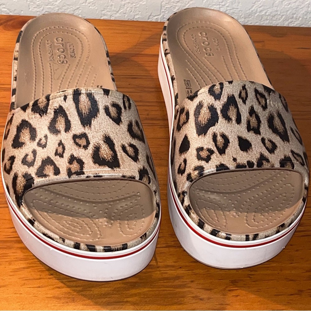 CROCS Neutral Tan Slide with White Platform and Red Trim